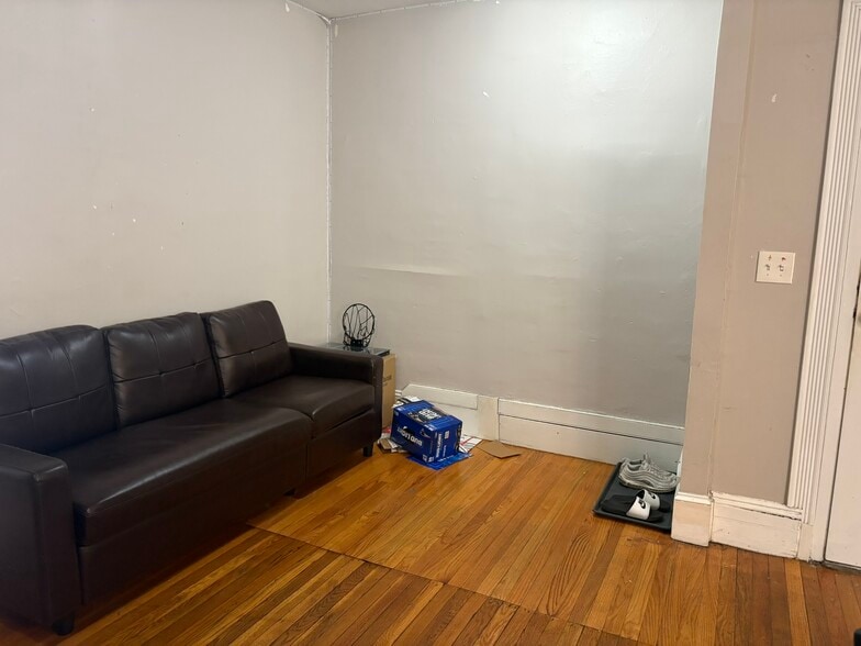 Building Photo - 1066 Commonwealth Ave