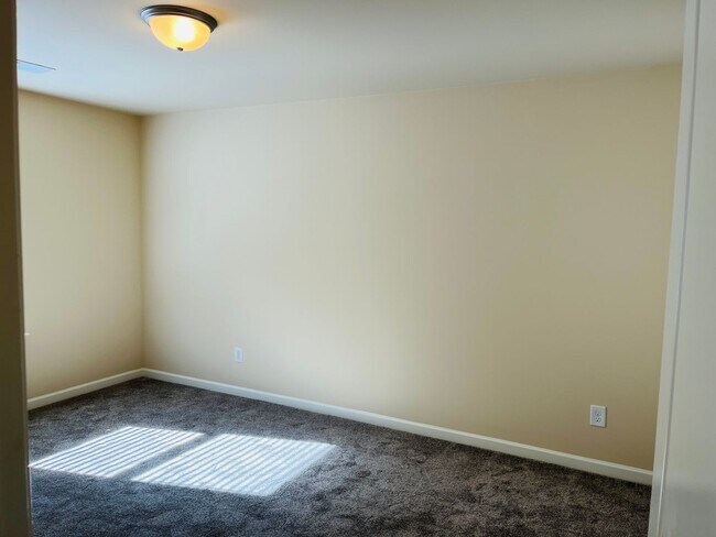 Building Photo - Wow! Check out this charming 3-bedroom, 2....