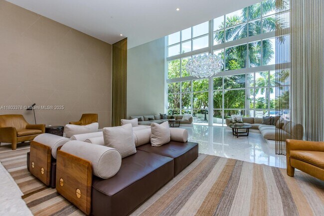 Building Photo - 2020 N Bayshore Dr