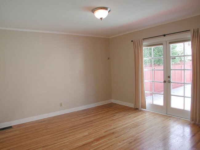 Building Photo - 203 S Stanley Dr