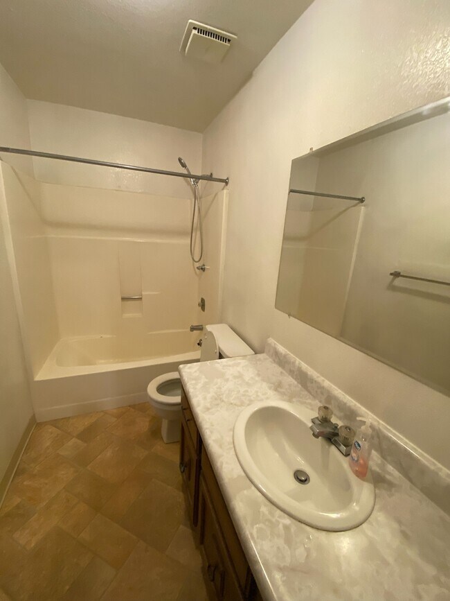 Building Photo - 339 Aristocrat Dr