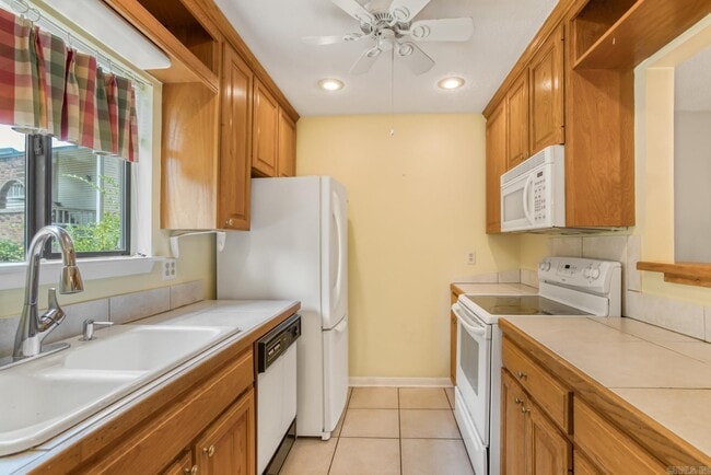 Building Photo - 101 Pine Forest Dr