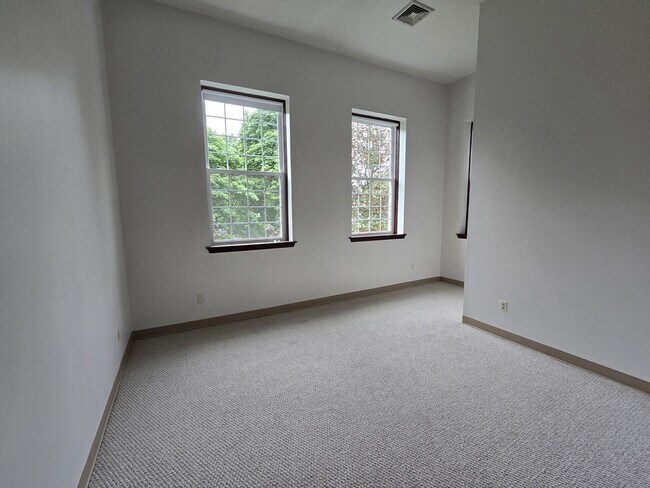 Building Photo - 147 Rawson Rd