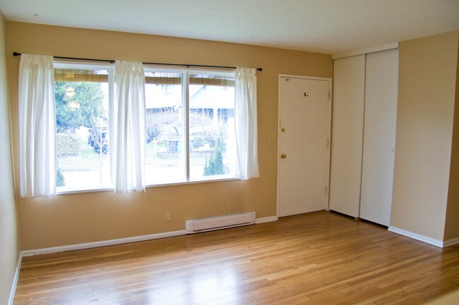 Building Photo - Lovely Arbor Lodge 3-Bedroom Home with Spa...