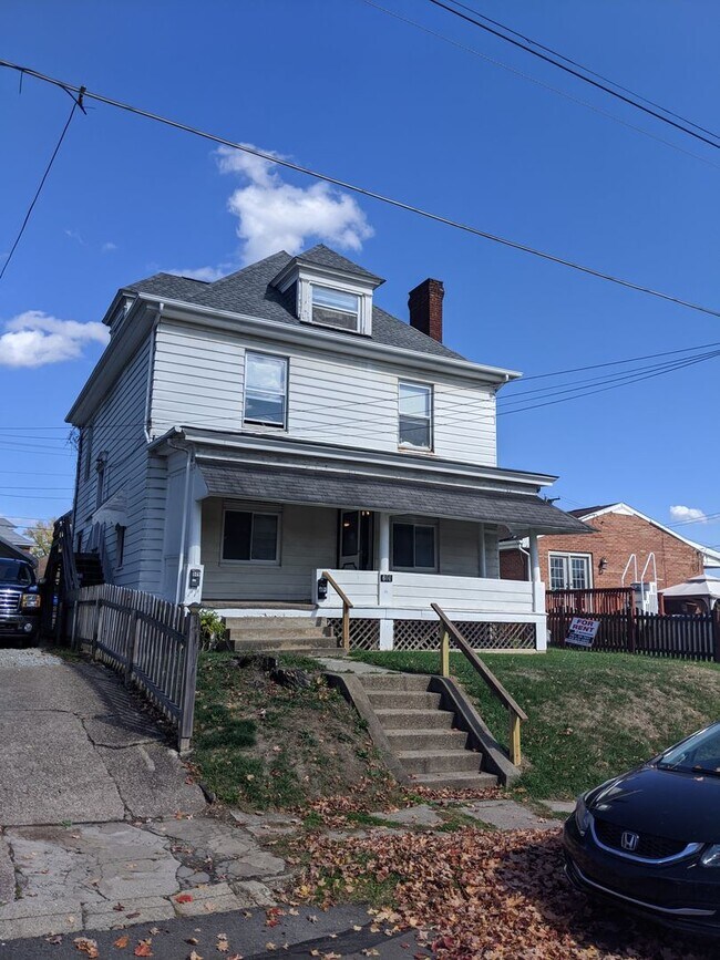Building Photo - 604-606 West College