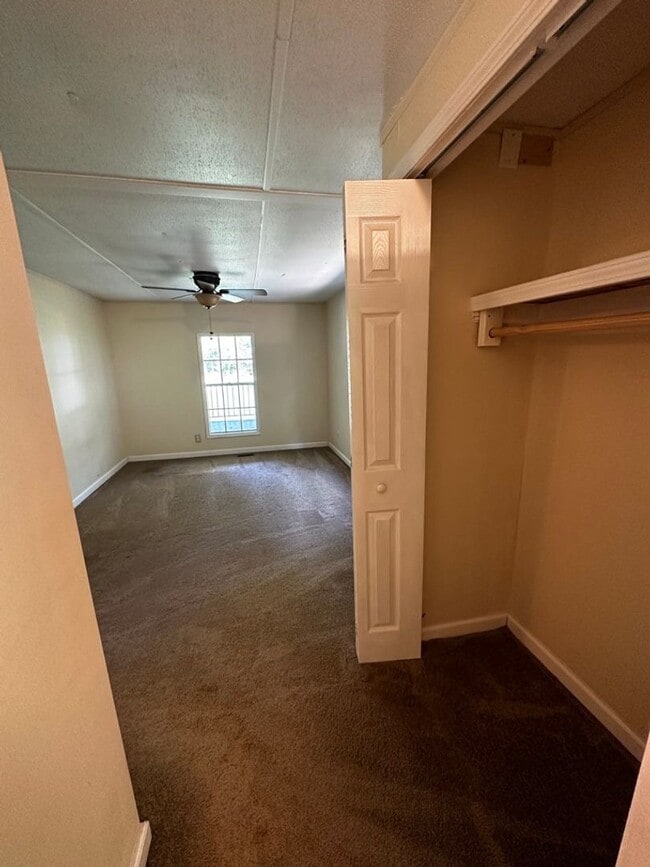 Building Photo - 4 Bedrooms, 2 Bathrooms - Home in Cartersville!