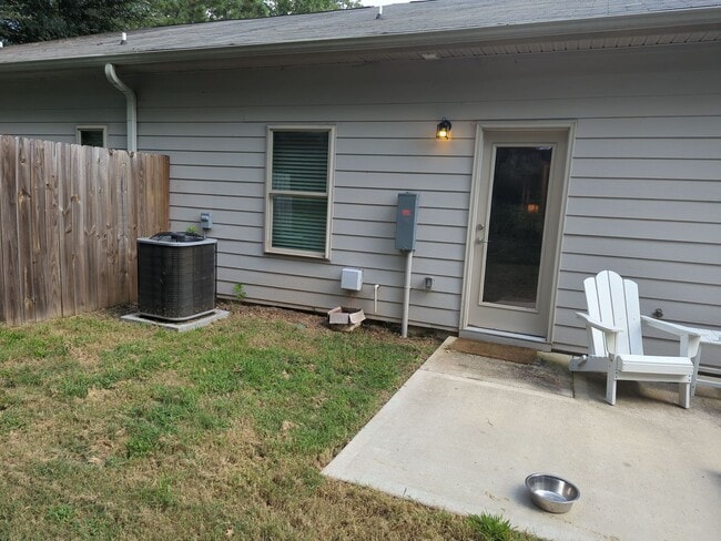 Building Photo - Beautiful 2 Bedroom 2 Bath in Oakwood Subd...