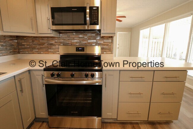 Building Photo - Remodeled Duplex on Logan Martin Lake