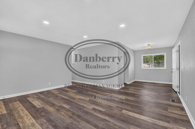 Building Photo - 6051 Graystone Dr