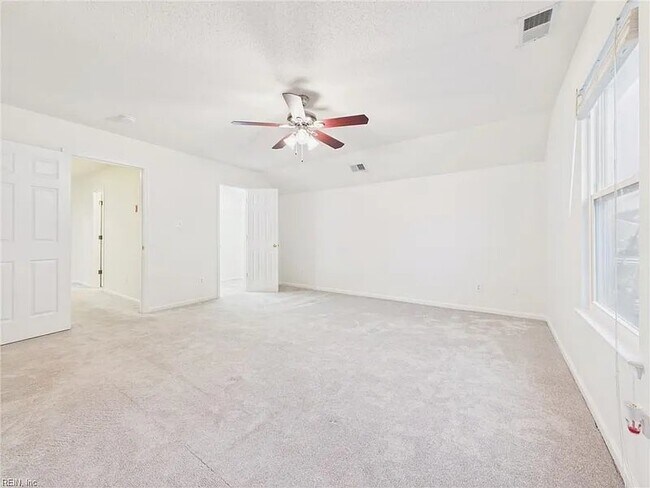 Building Photo - 2536 7 Kings Rd