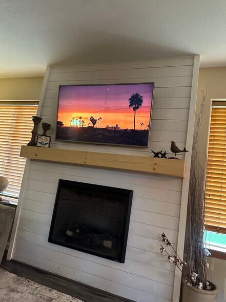 Fireplace - 206 E Illinois St