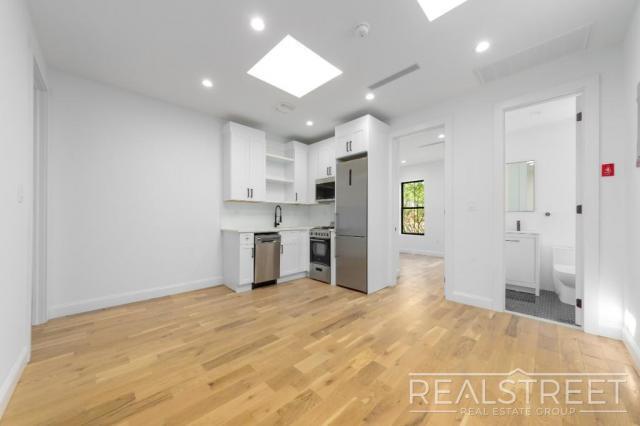 Building Photo - 3 bedroom in BROOKLYN NY 11233