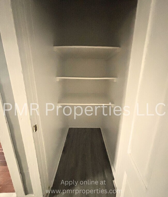 Building Photo - 516 S 16th St