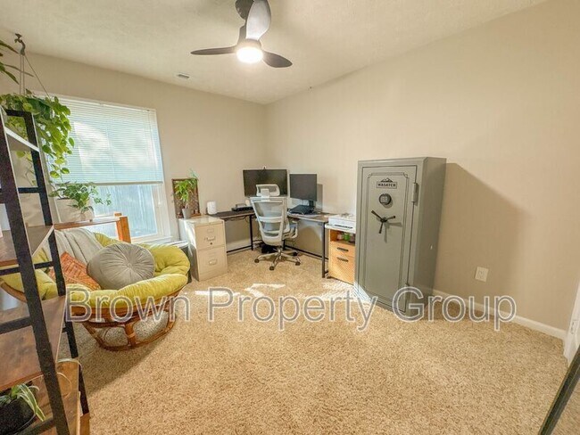 Building Photo - 5813 Bacarro Pl