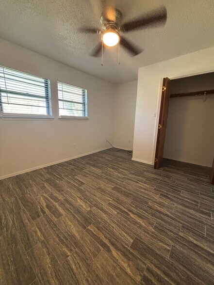 Building Photo - 1931 Post Oak Dr