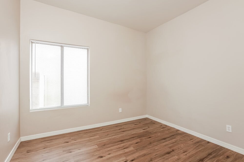 Building Photo - 1534 W Churchill Pl