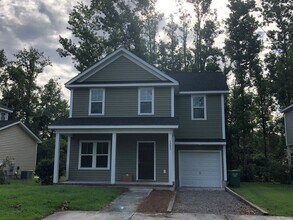 Building Photo - 3 Bed 2 Bath Single Family Home - Students...