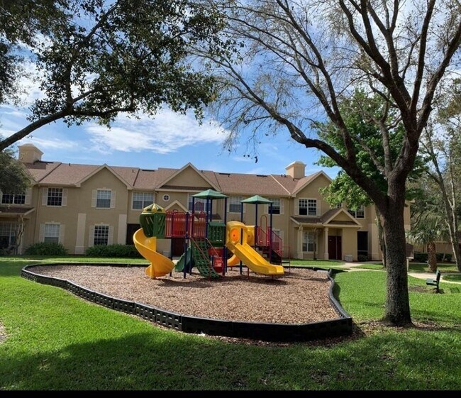 Building Photo - Crescent Place at Lake Lotus