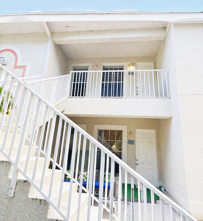 Building Photo - Annual 2/2 Condo with Flex Room in River Preserve Featuring Community Pool