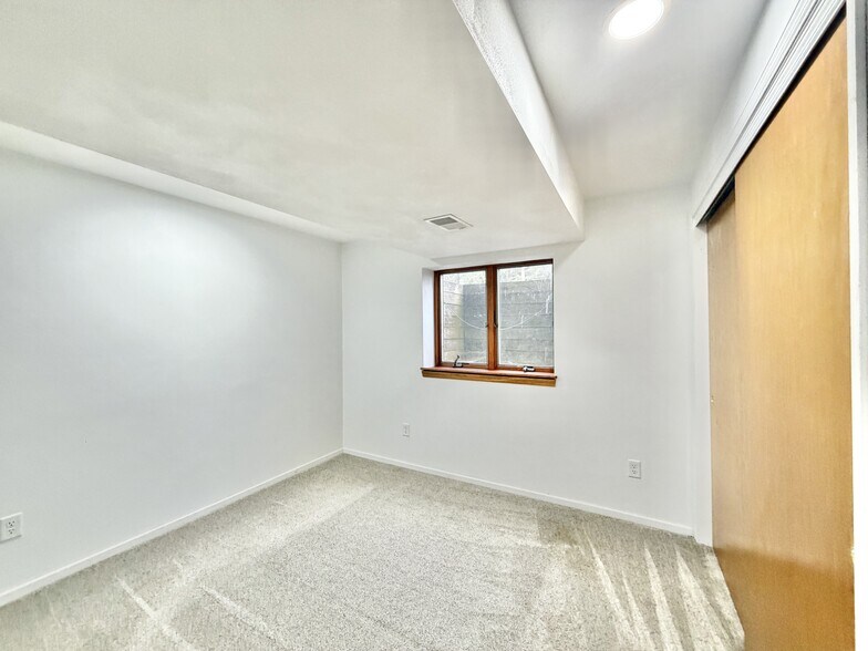 Building Photo - 1124-1126 Brown Dr