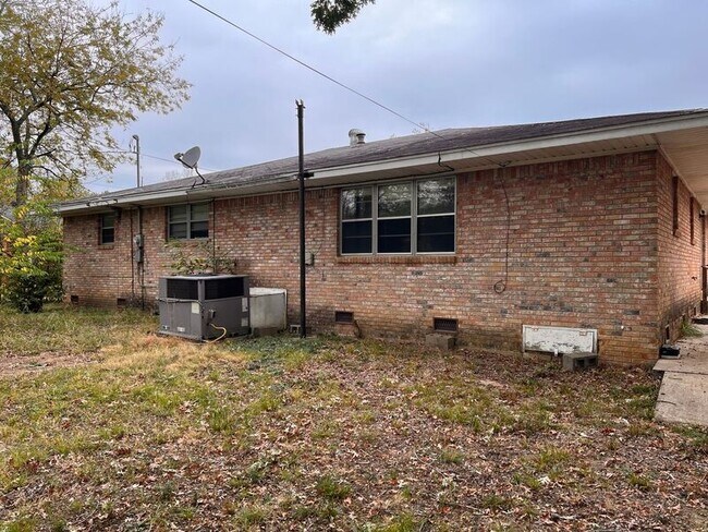 Building Photo - 6709 Sandpiper Dr