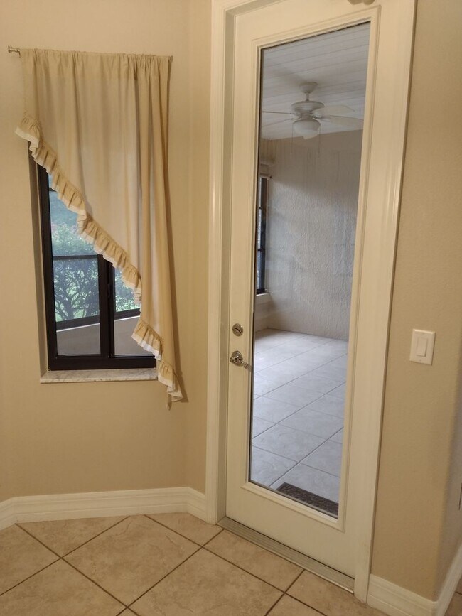 Building Photo - 592 Dowling Cir