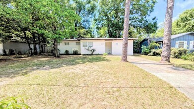 Building Photo - 4527 Versailles Dr