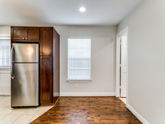 Building Photo - 4739 Bradford Dr