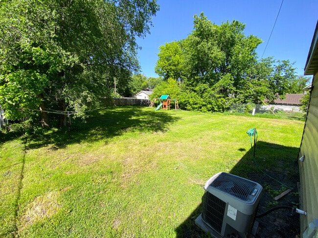 Building Photo - 1020 2nd Ave N