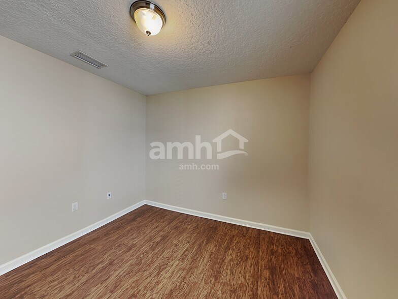 Building Photo - 563 Worcester Ct