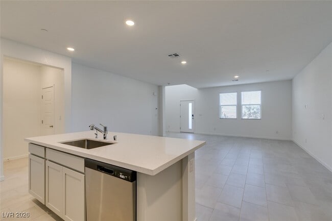 Building Photo - 302 Walsh Peak Ave