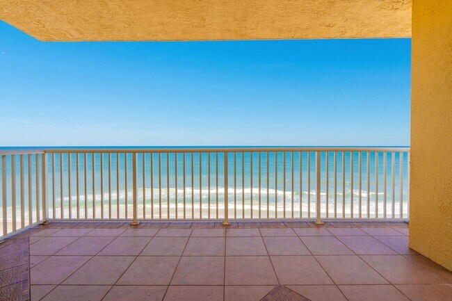 Building Photo - Breathtaking 3 Bedroom Daytona Beach Shore...