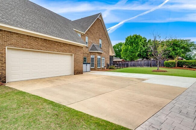 Building Photo - 2230 Wyndgate Dr