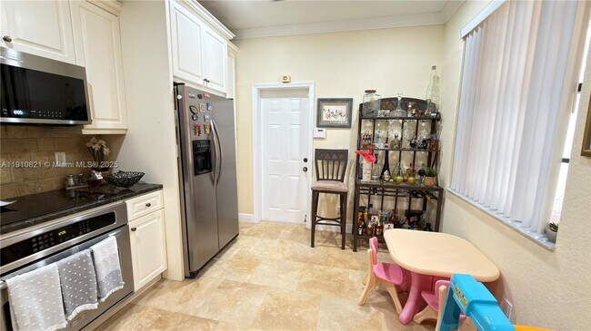 Building Photo - 3887 Tree Top Dr