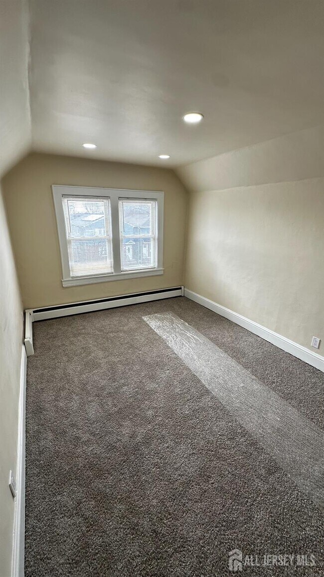 Building Photo - 6 Field Rd