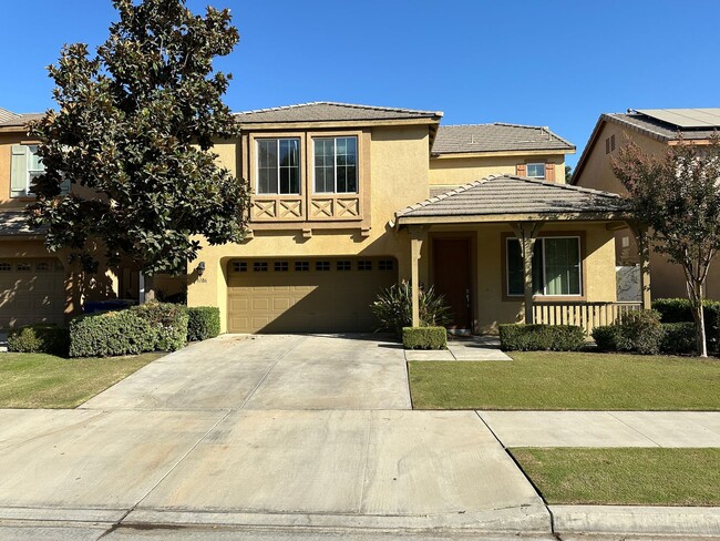 Primary Photo - Former model home nestled in the desirable...