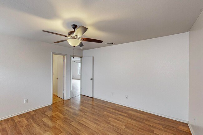 Building Photo - Adorable 3 bedroom 2 bath in Burleson Texas!