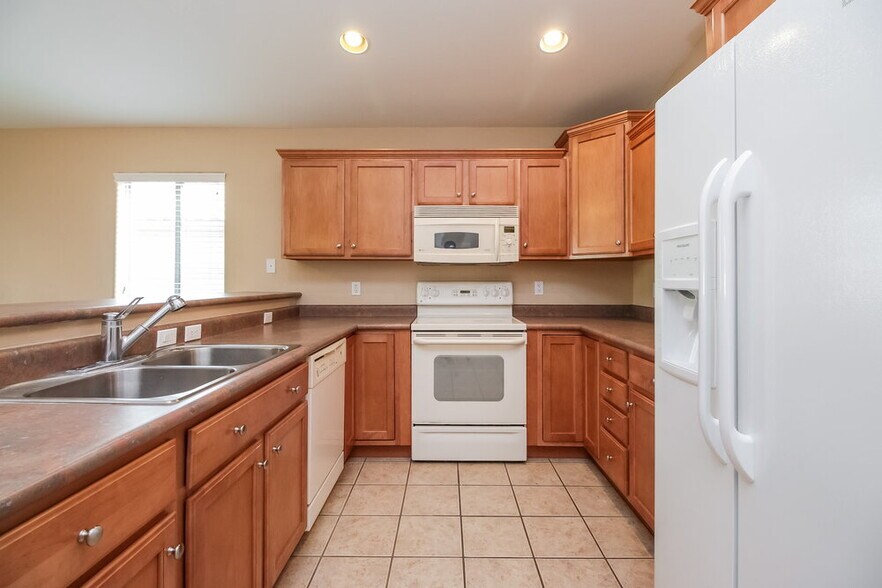 Building Photo - 10581 E Feltleaf Willow Trl