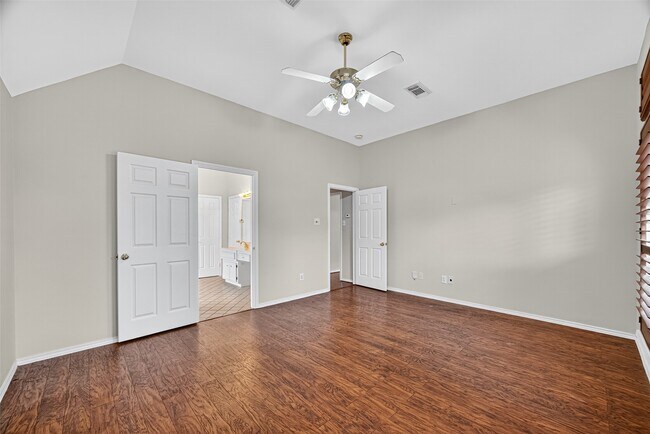 Building Photo - 3619 Parkshire Dr