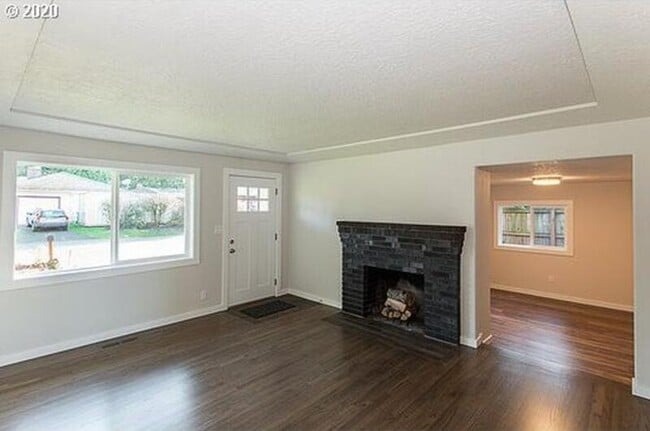 Building Photo - 18641 NE Everett Ct