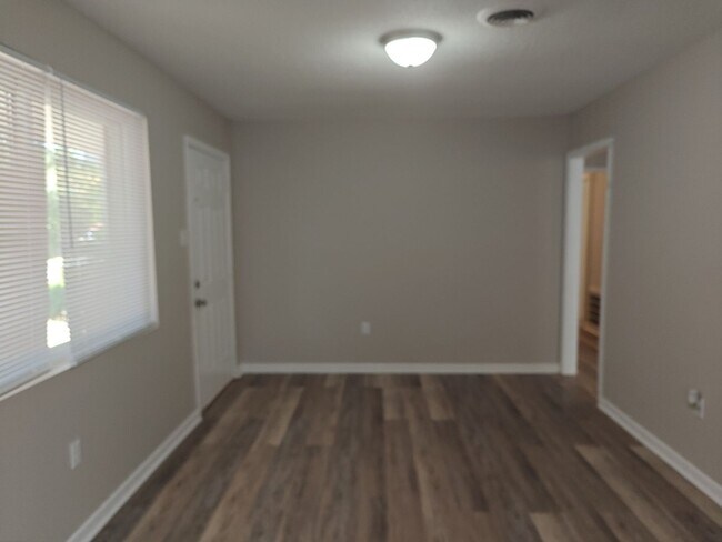 Building Photo - Great SC Location!