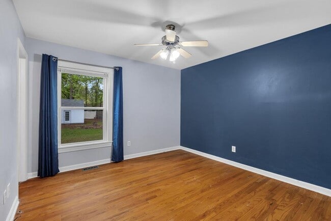 Building Photo - Adorable home located in Southwest side of Jacksonville