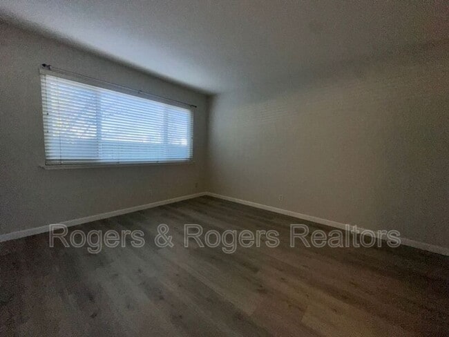 Building Photo - 3592 Payne Ave