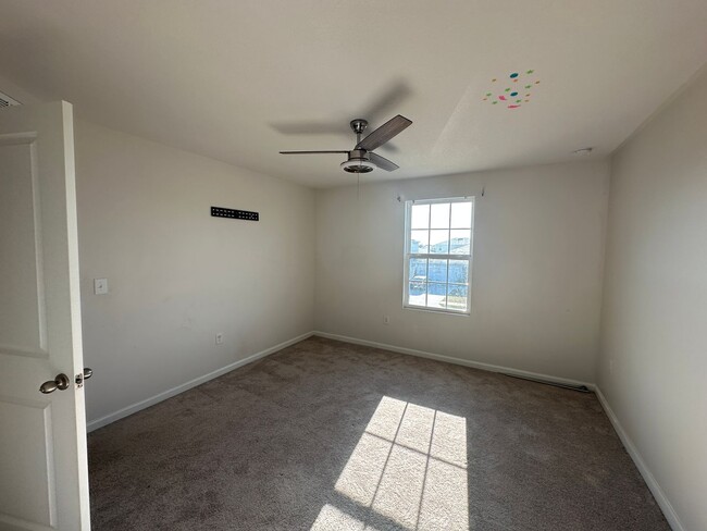 Building Photo - 4 Bedroom 2.5 Bathroom in Winter Haven