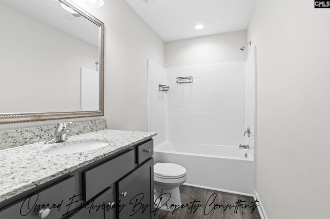Building Photo - 13 Spinney Ct