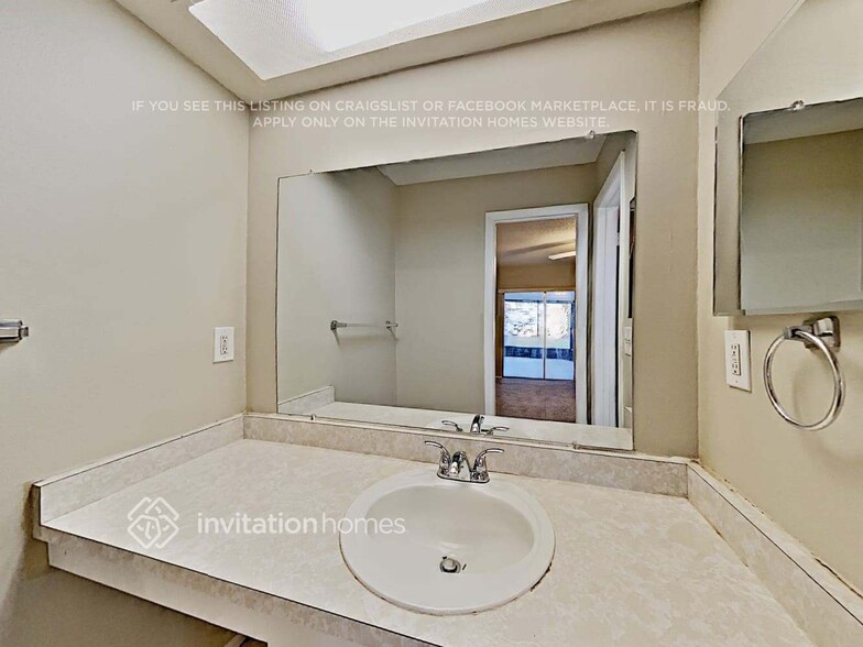 Building Photo - 2212 Cornell Dr