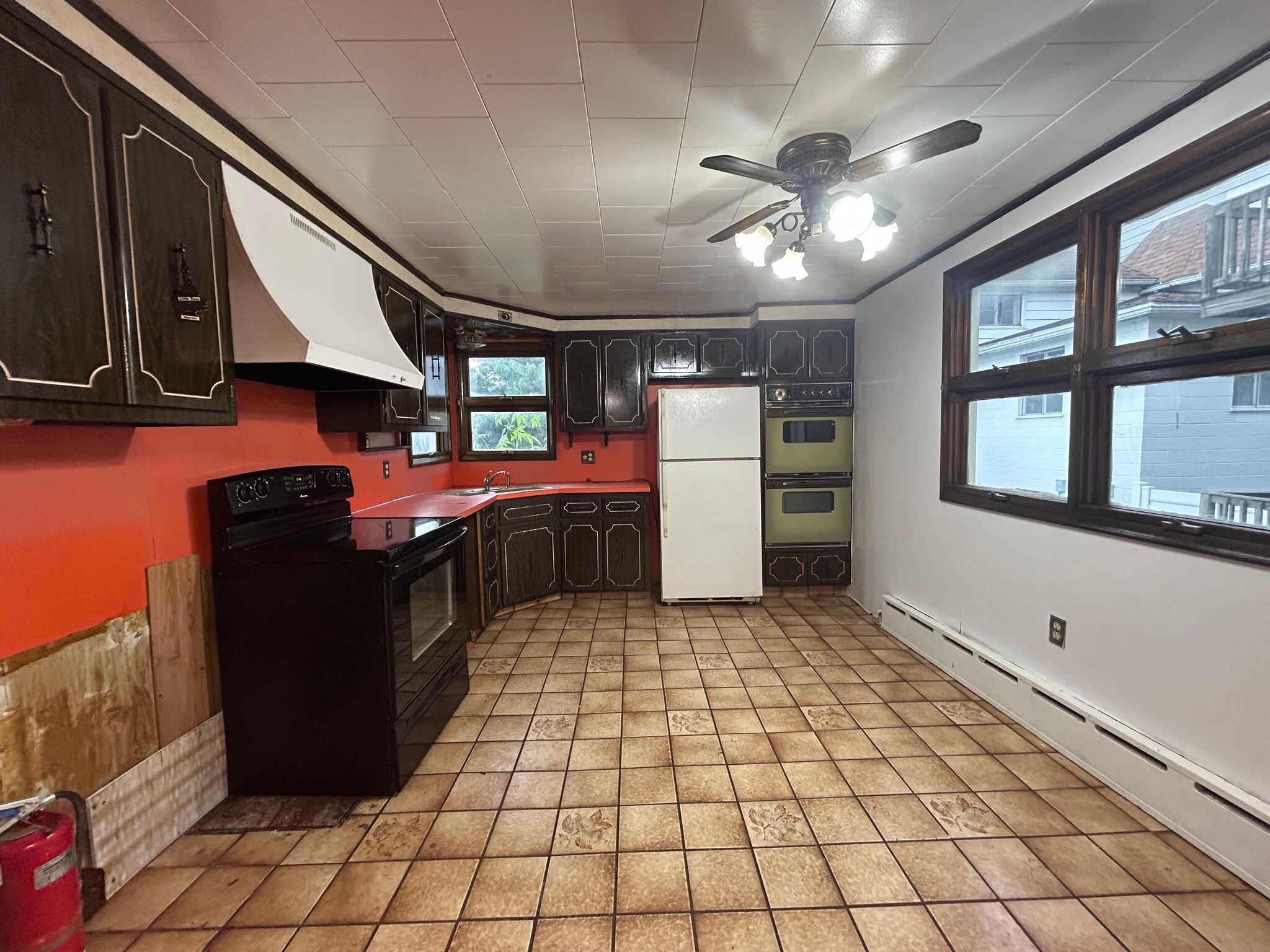 Kitchen p1 - 913 Price St