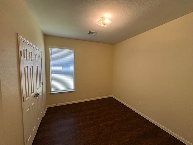 Building Photo - 13529 Raintree Dr