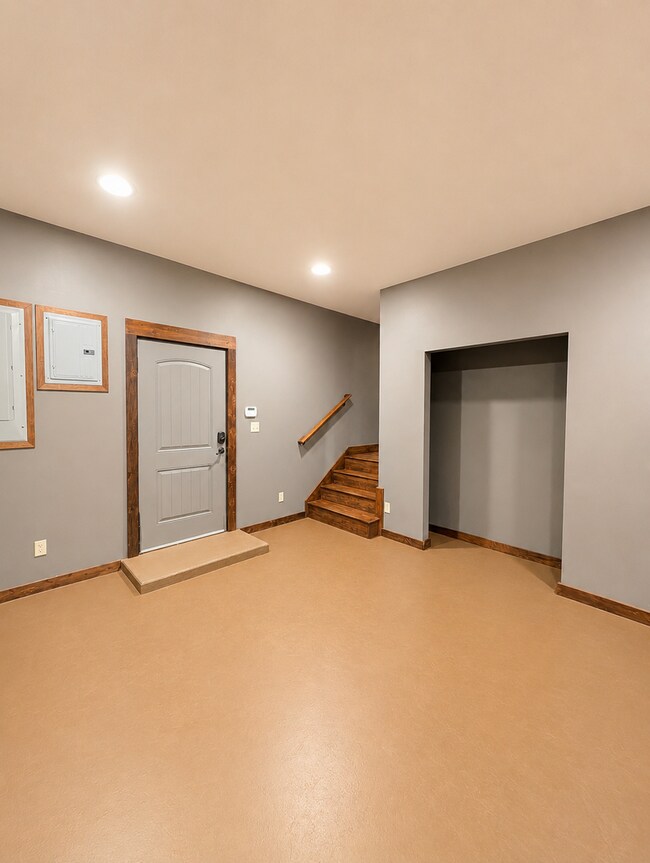 Building Photo - Secluded Mountain Home!