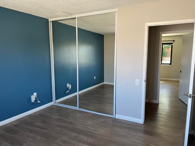 Building Photo - 2-Bedrooms and 2-Bathrooms Home Palm Desert
